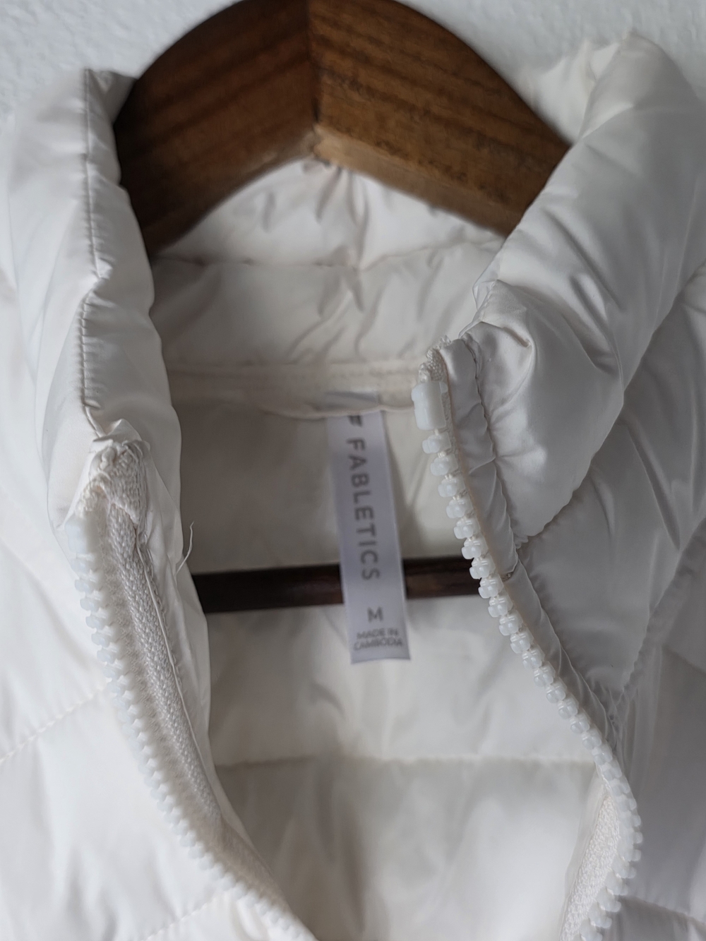 NWT Fabletics White Quilted Puffer Vest Zip Front Size M - Picture 3 of 8